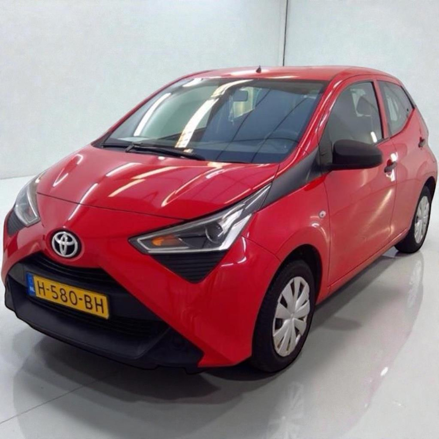 Toyota Toyota Aygo 1.0 VVT-i x eerste eigenaar dealer onderhouden 2019 - voorkant