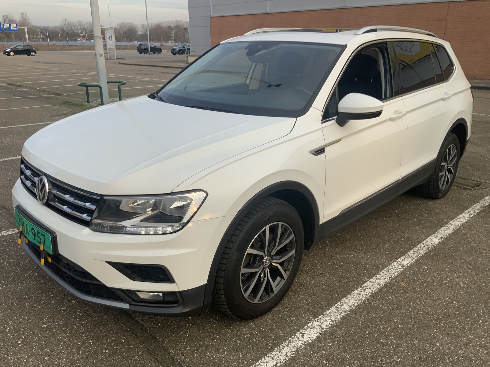 Volkswagen Tiguan Allspace 1.4 TSI Comfortline Business 7p. (PANORAMADAK, TREKHAAK, CAMERA, STOELVERWARMING, DIGITALE COCKPIT) 2018 - voorkant