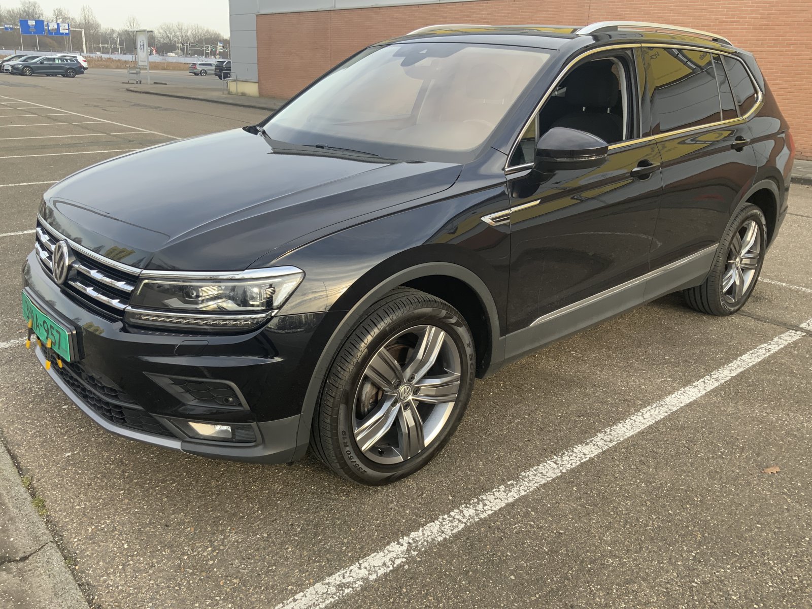 Volkswagen Tiguan Allspace 1.5 TSI Comfortline Business 7p. (PANORAMADAK, DIGITALE COCKPIT, CAMERA, AUTOMAAT) 2020 - voorkant