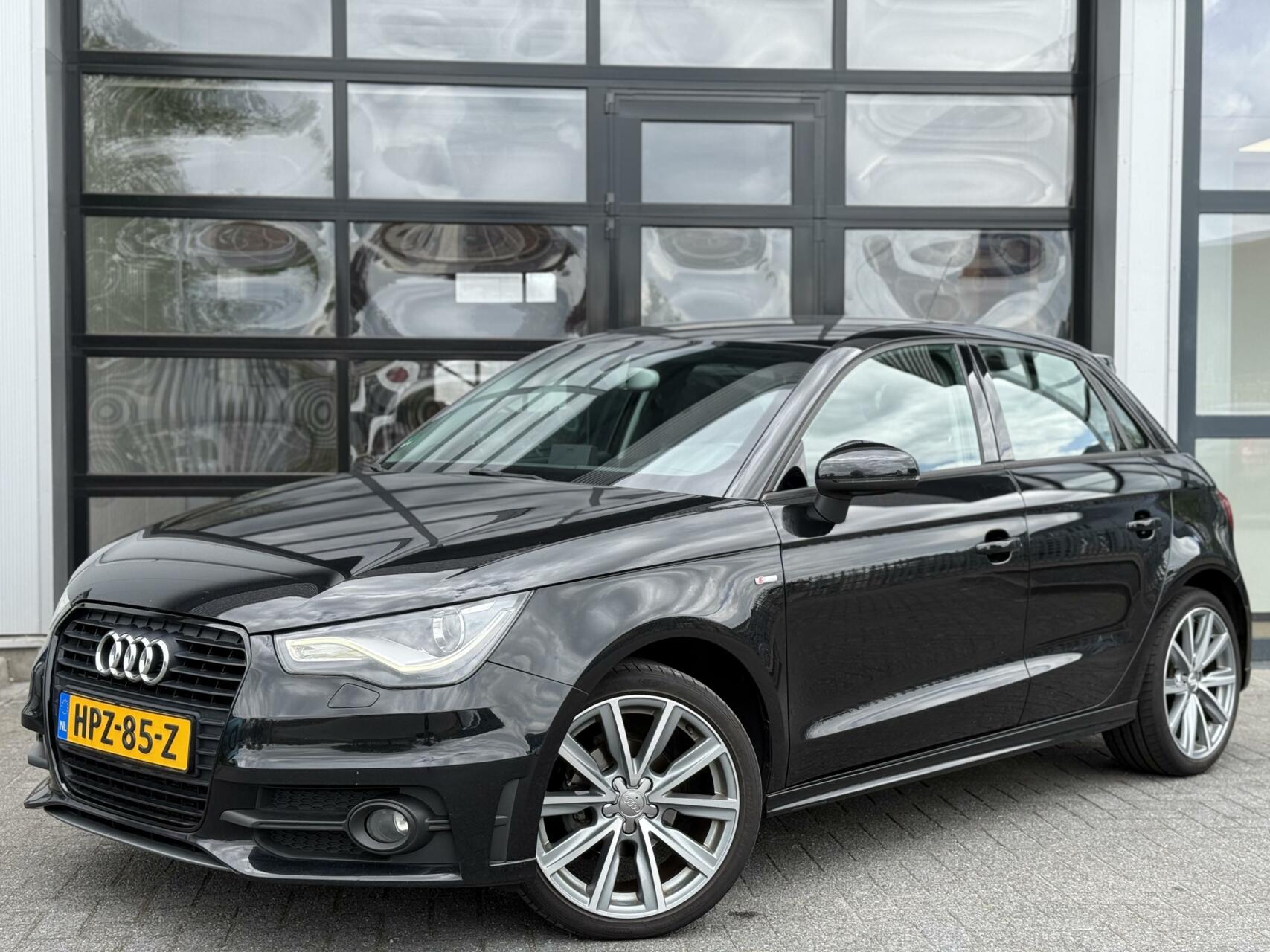Audi A1 Sportback 1.2 TFSI S-Line / Clima / Led /NWE KETTING 2013 - voorkant