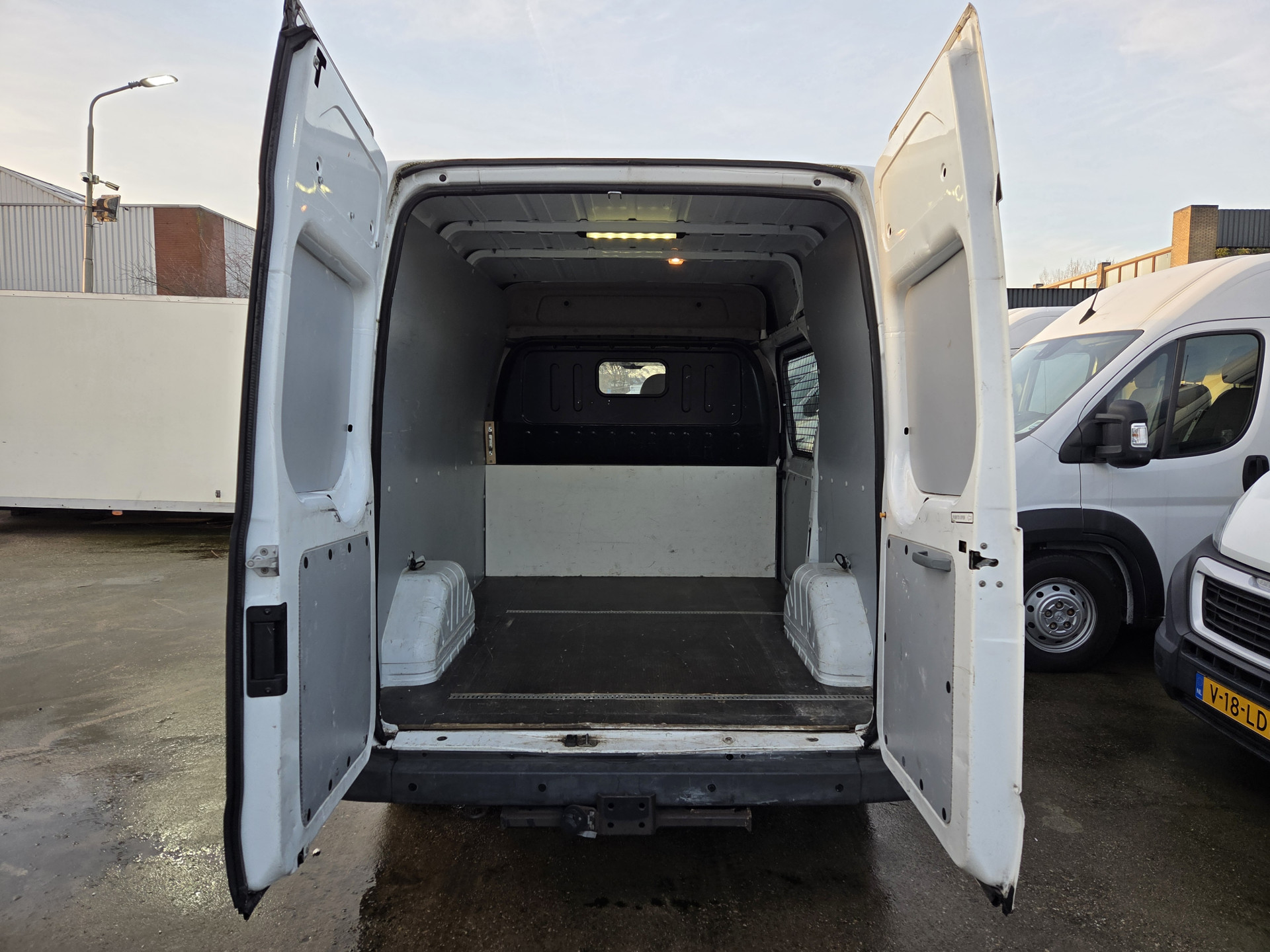 Foto van Ford Transit 300s FD Van LR 115dpf 4.36