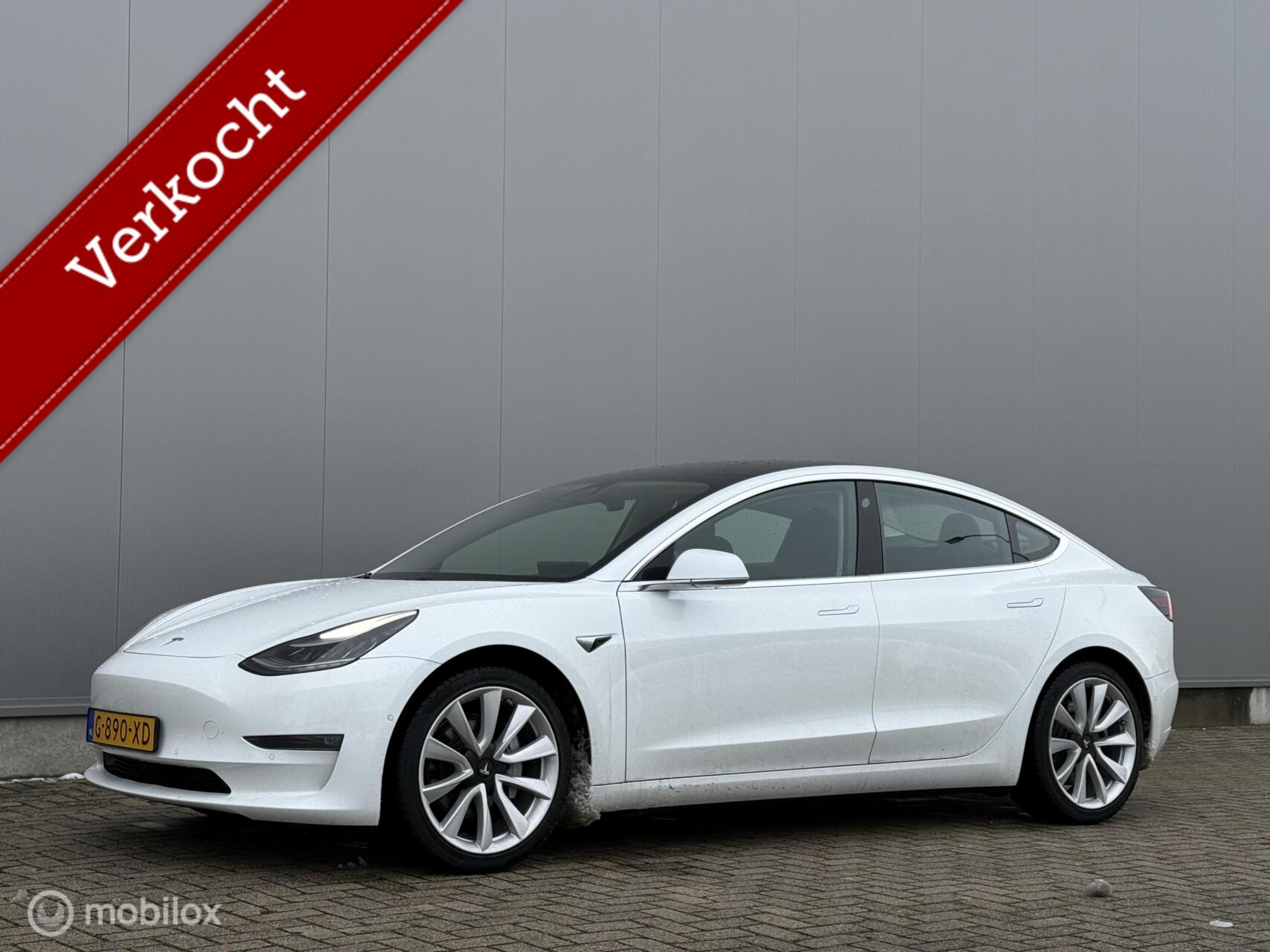 Tesla Model 3 Long Range AWD  - trekhaak - 19 inch - SOH 84% 2019 - voorkant