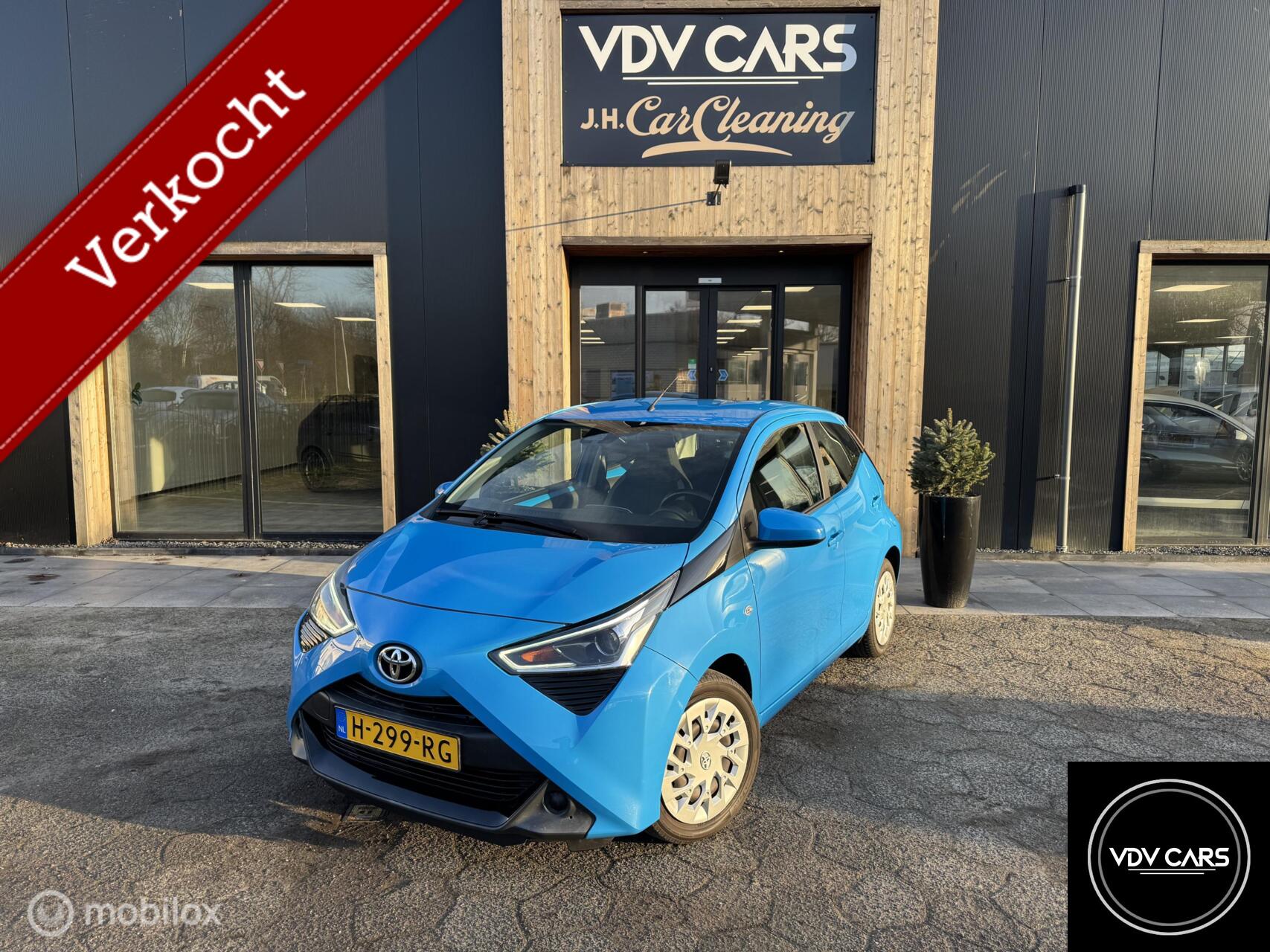 Toyota Toyota Aygo 1.0VVT-i x-play Automaat | Airco | A-camera | LED 2020 - voorkant