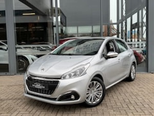 Peugeot 208 1.2 PureTech Blue Lease Executive 2018 - voorkant