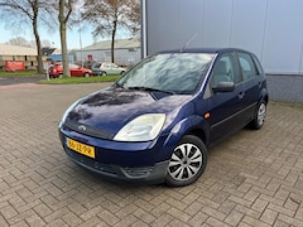 Ford Fiesta 1.3 Core 2002 - voorkant