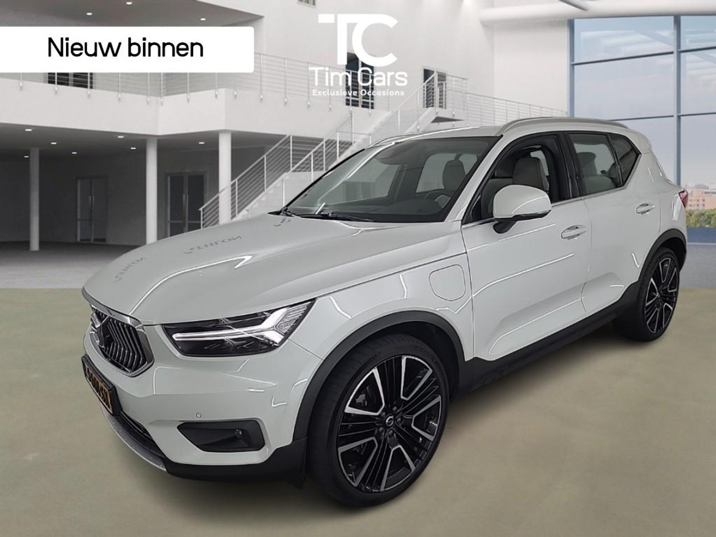 Volvo XC40 1.5 T5 Automaat | Leren bekleding | Stoel- en stuurverwarming | Achteruitrijcamera | Trekhaak uitklapbaar | Harman/kardon audio | Draadloze telefoonlader | Premium kleur 2020 - voorkant