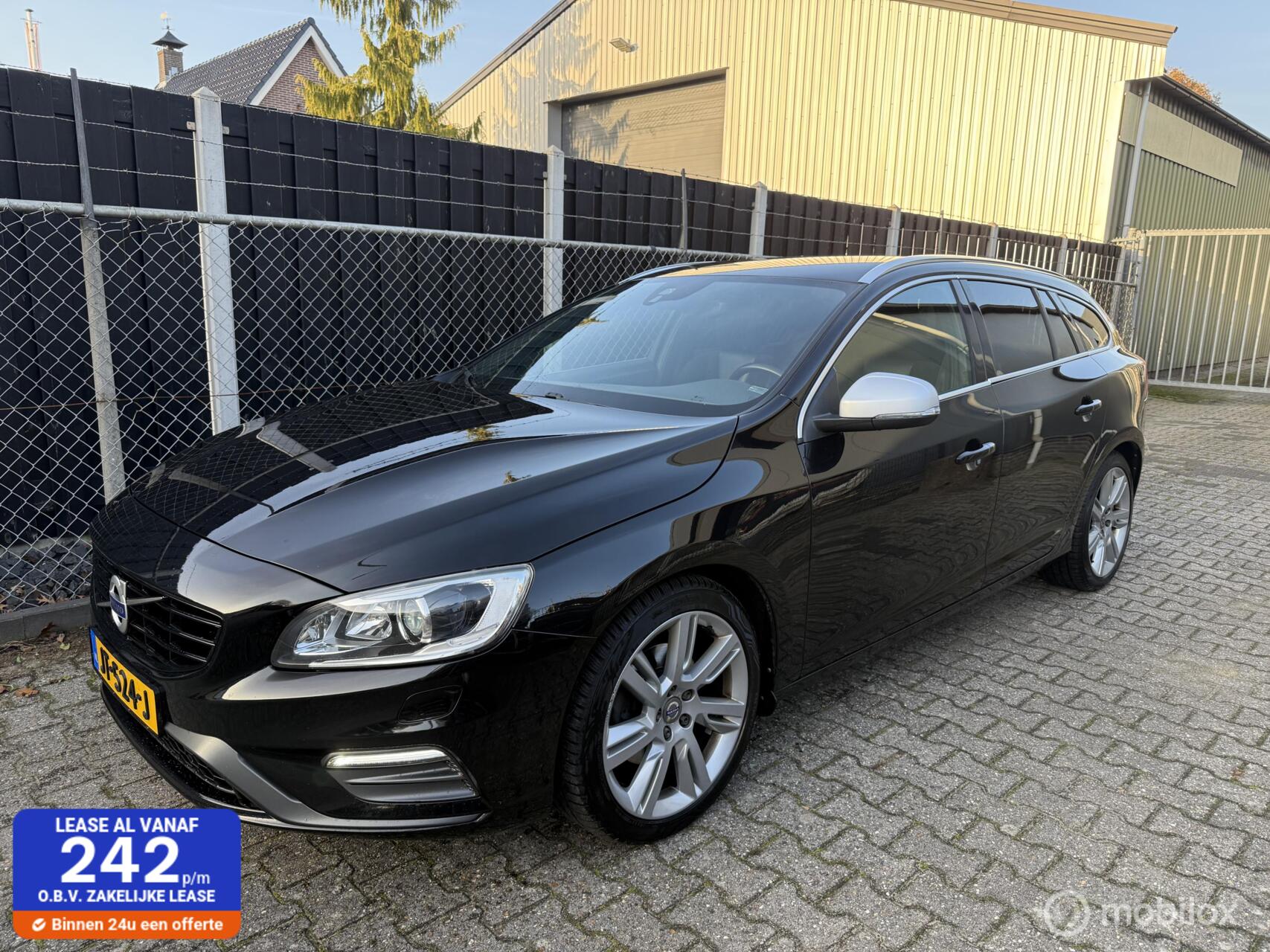 Volvo V60 2.0 D3 R-Design dealer onderhouden 2016 - voorkant