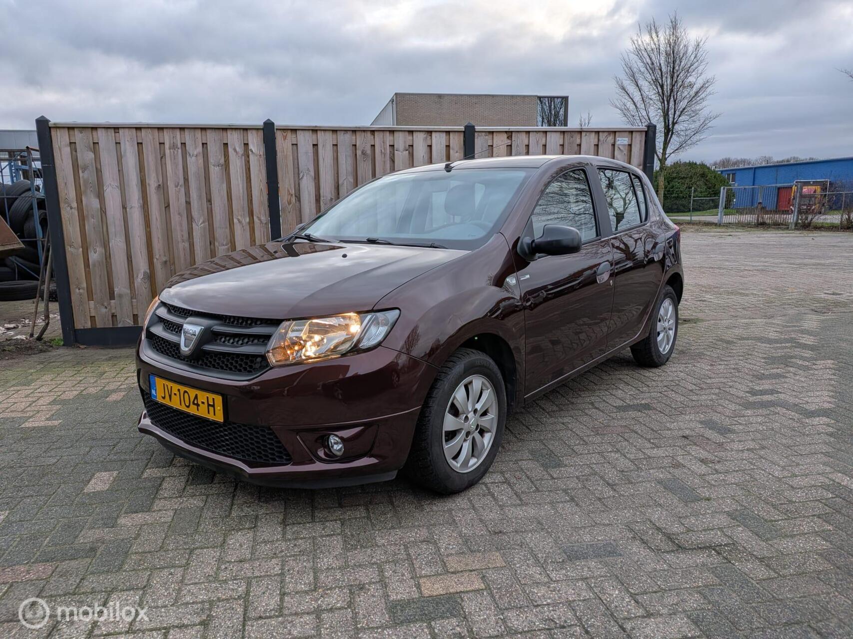 Dacia Sandero 0.9 TCe S&S Robust nieuwe apk 2016 - voorkant