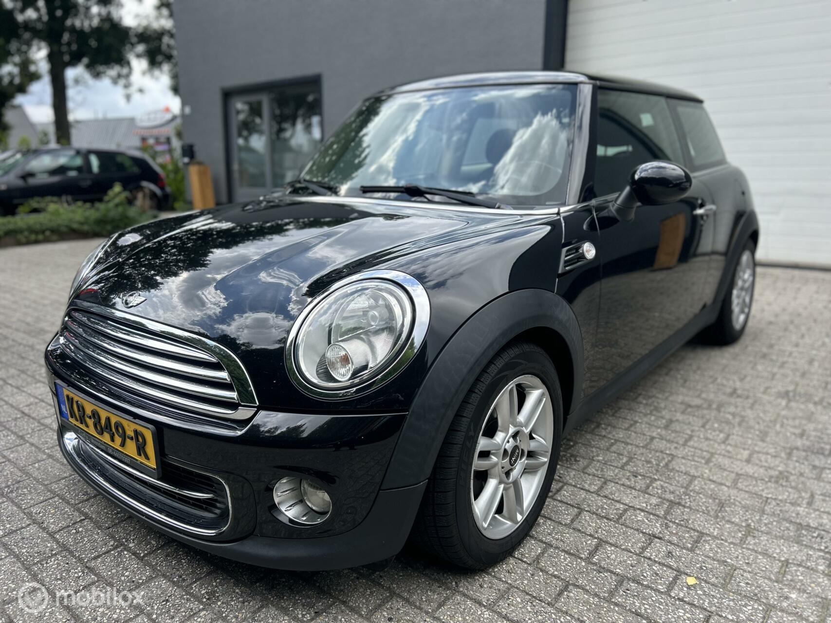 Mini Cooper 1.6 Cooper Chili / airco / stoelverwarming / 2011 - voorkant