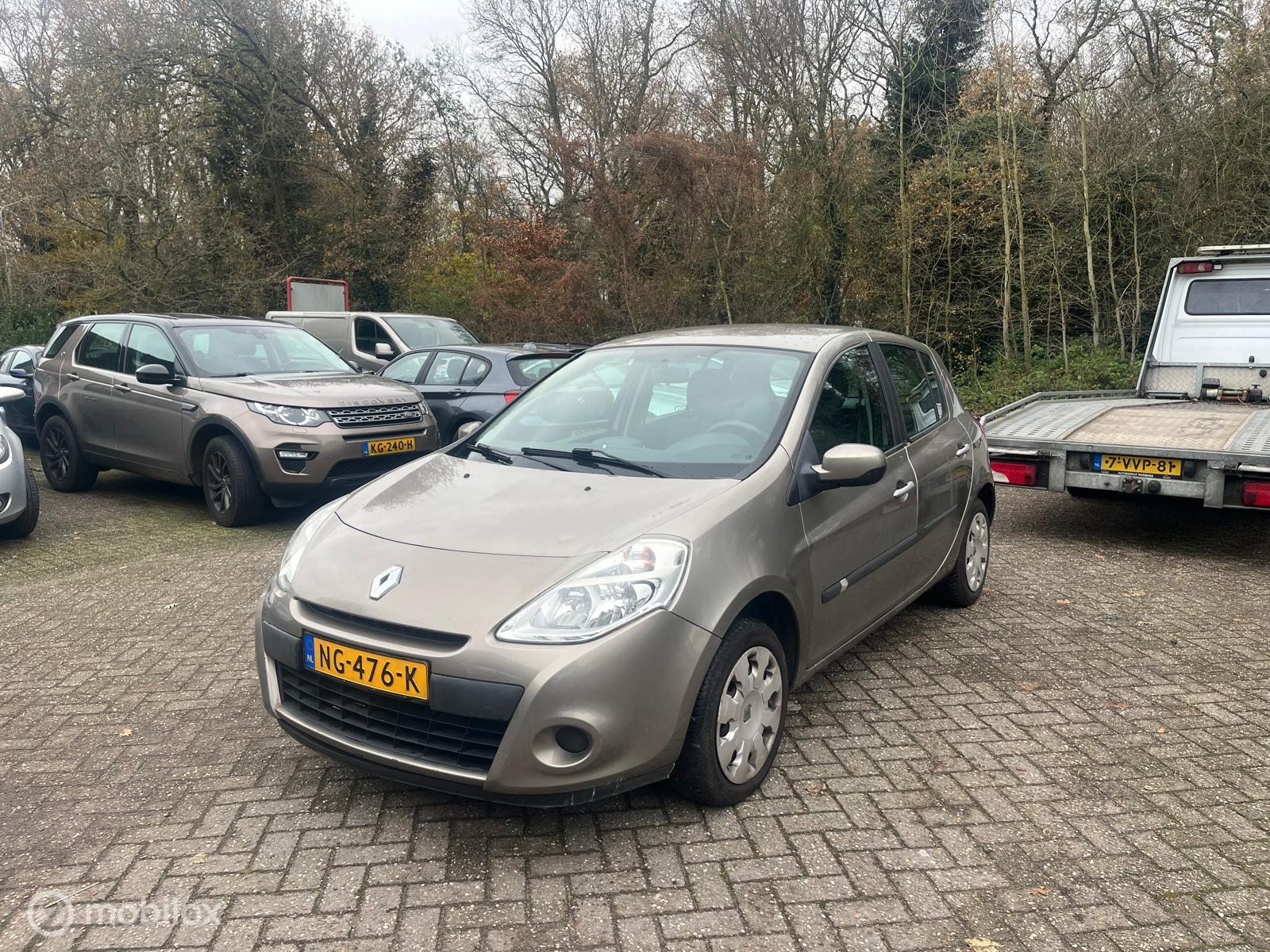 Renault Clio 1.2 Expression 2010 - voorkant