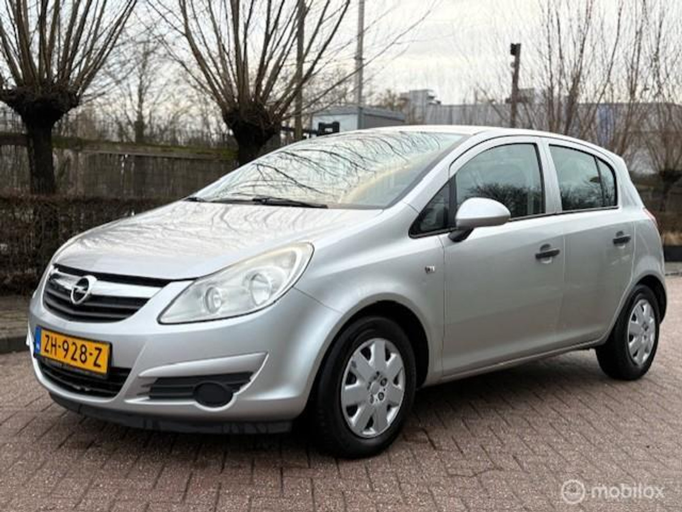 Opel Corsa 1.0-12V Selection 2009 - voorkant