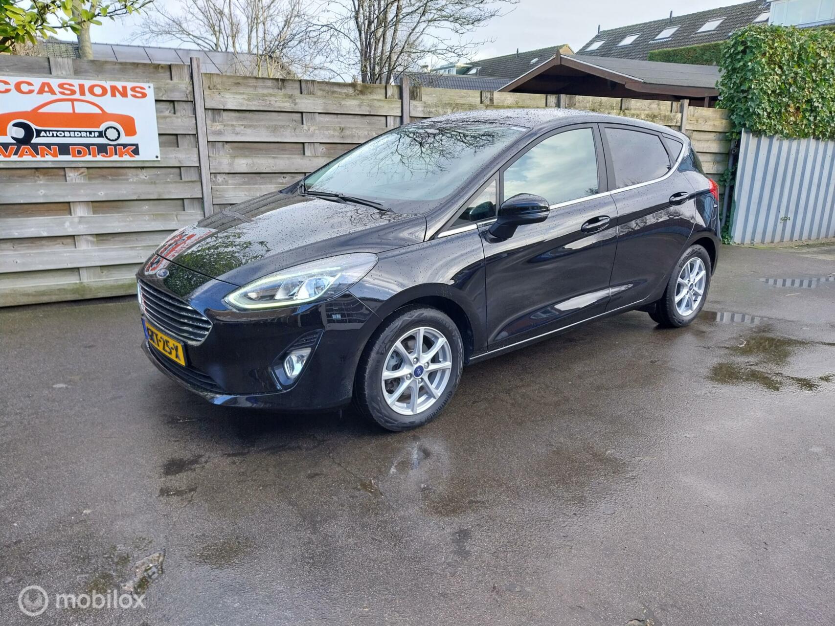Ford Fiesta 1.0  Titanium Stuur,Stoelen,Ruit verwarming 2021 - voorkant