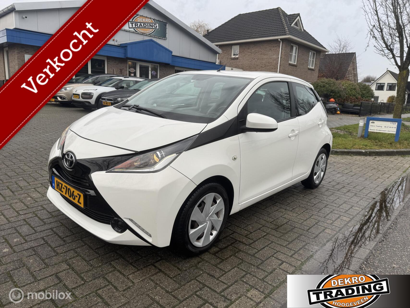 Toyota Toyota Aygo 1.0 VVT-i x-play 5 drs Airco grootscherm 2014 - voorkant