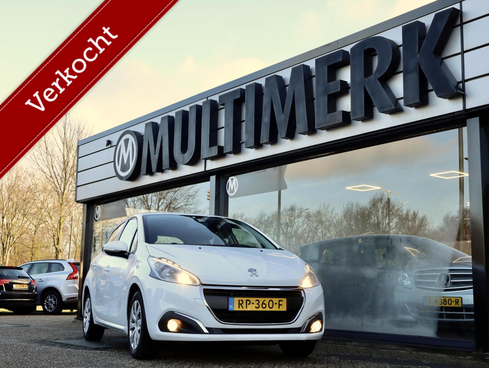 Peugeot 208 1.2 PureTech Blue Lion 5-Drs, Trekhaak, airco 2018 - voorkant