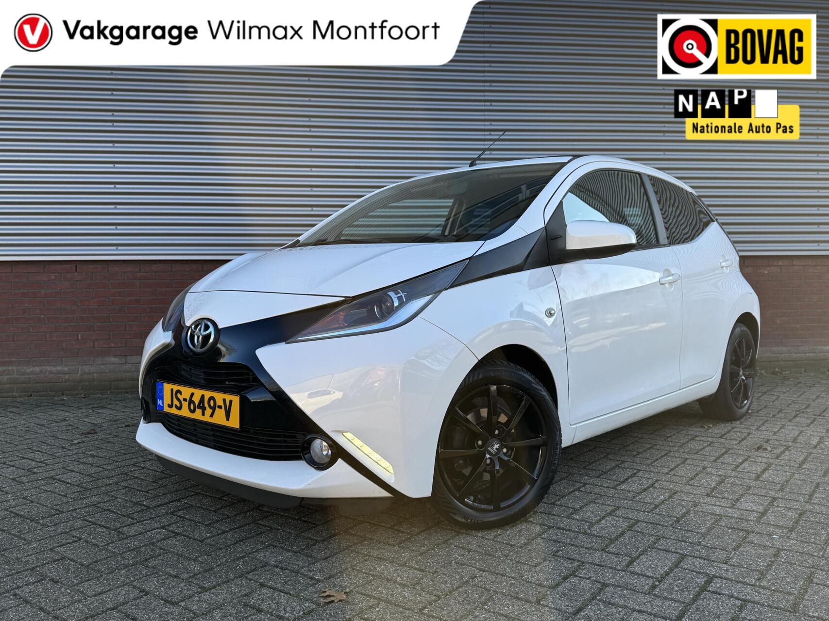 Toyota Toyota Aygo 1.0 VVT-i x-wave|OpenDak|Camera|Airco|Snelheidsbegrenzer|L.M Velgen| 2016 - voorkant