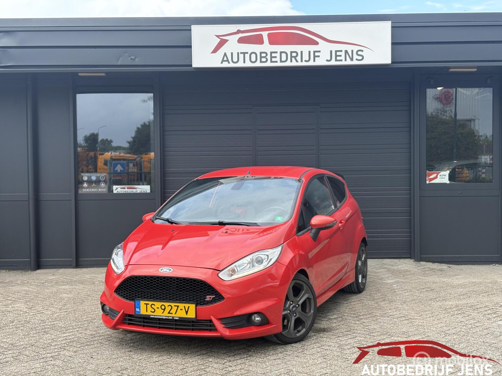 Ford Fiesta 1.6 ST2 | RECARO | Cruise |PDC | Camera 2016 - voorkant