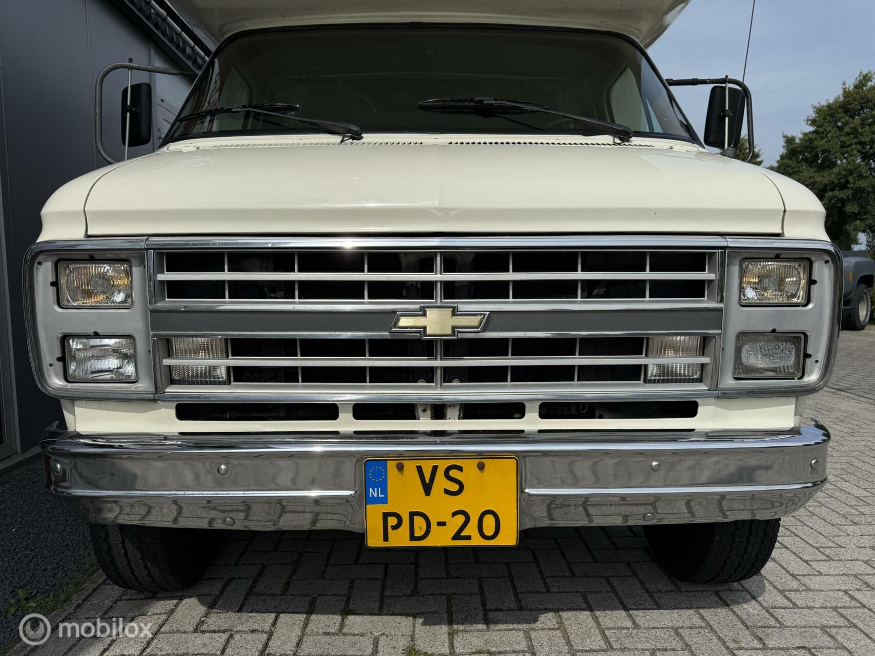 Foto van Chevrolet Chevy Van 30 D. Camper