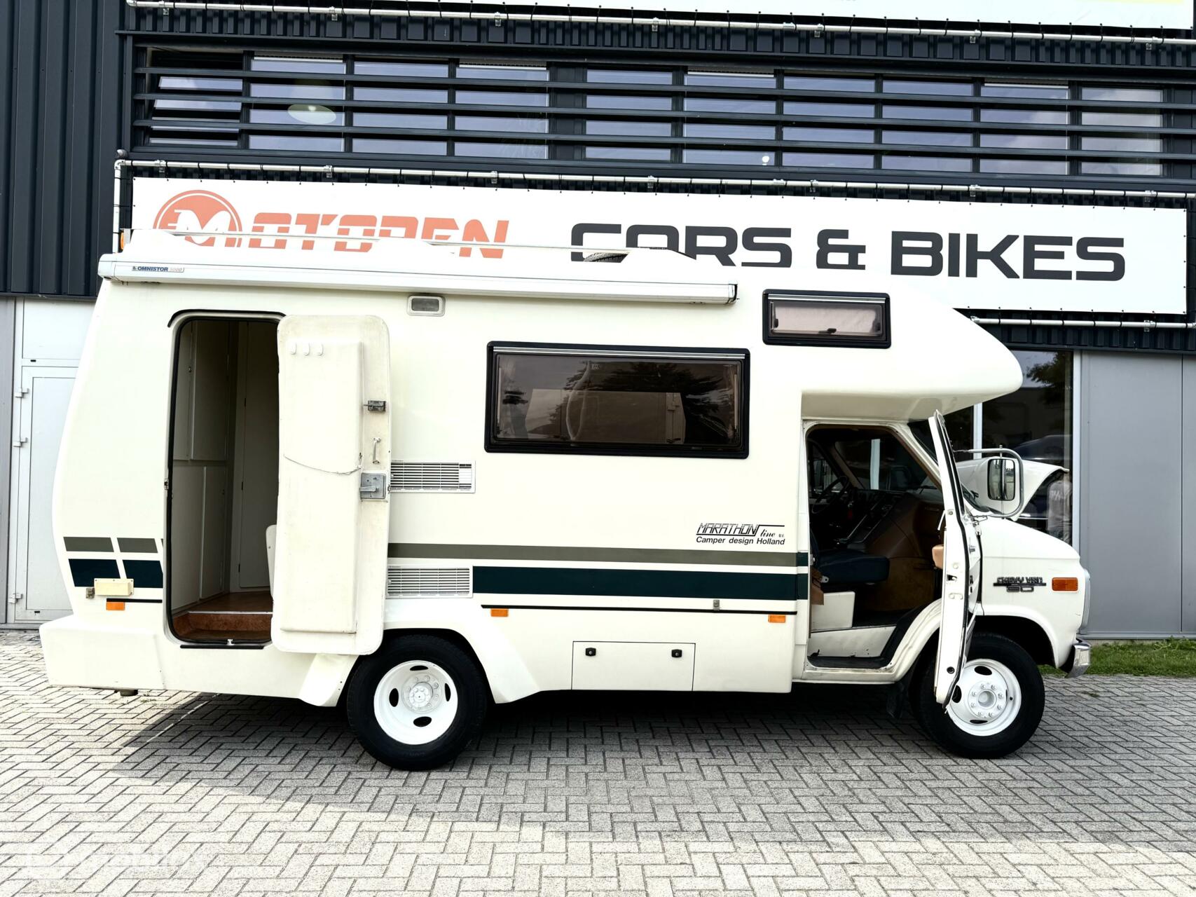 Foto van Chevrolet Chevy Van 30 D. Camper