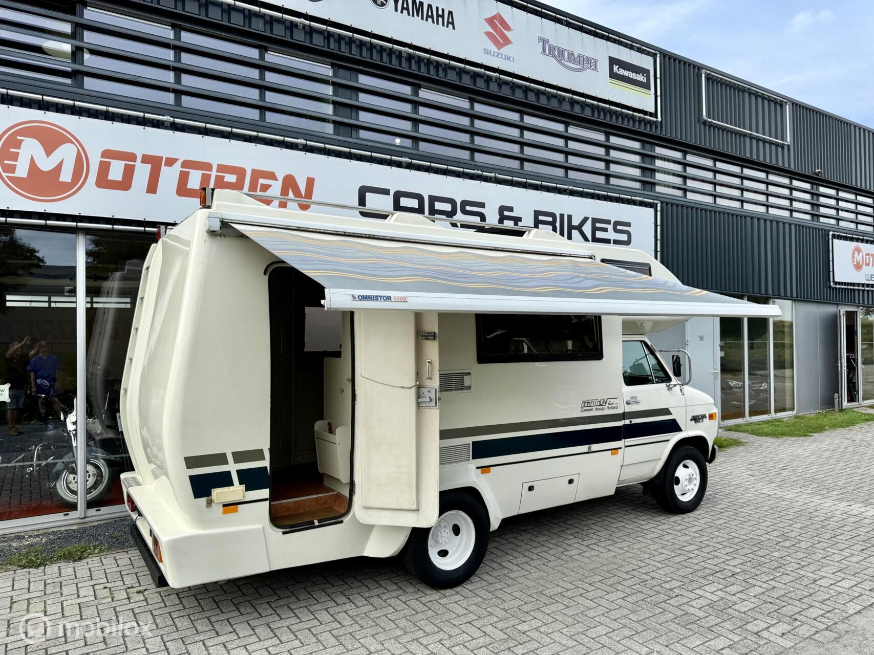 Foto van Chevrolet Chevy Van 30 D. Camper