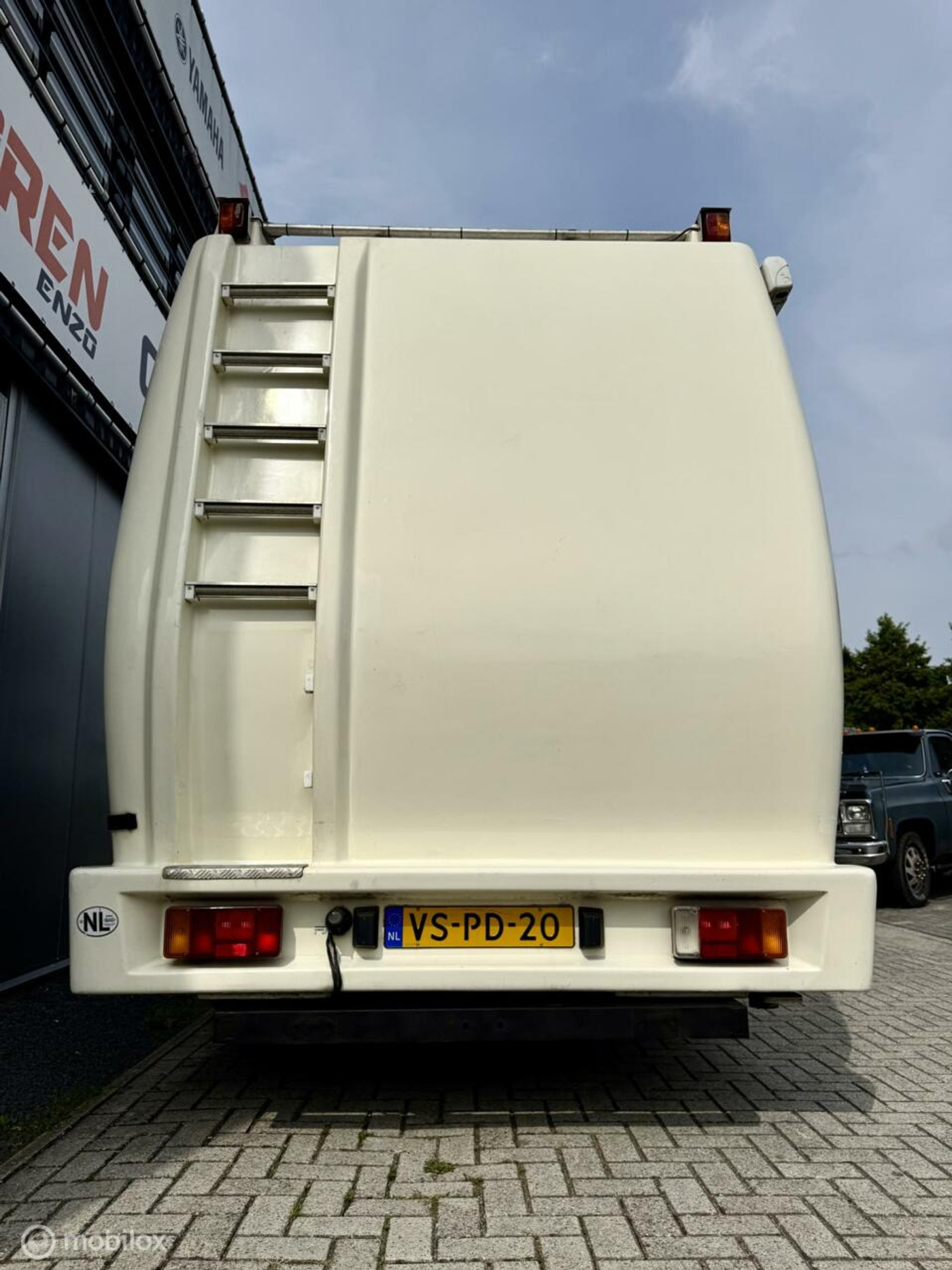 Foto van Chevrolet Chevy Van 30 D. Camper