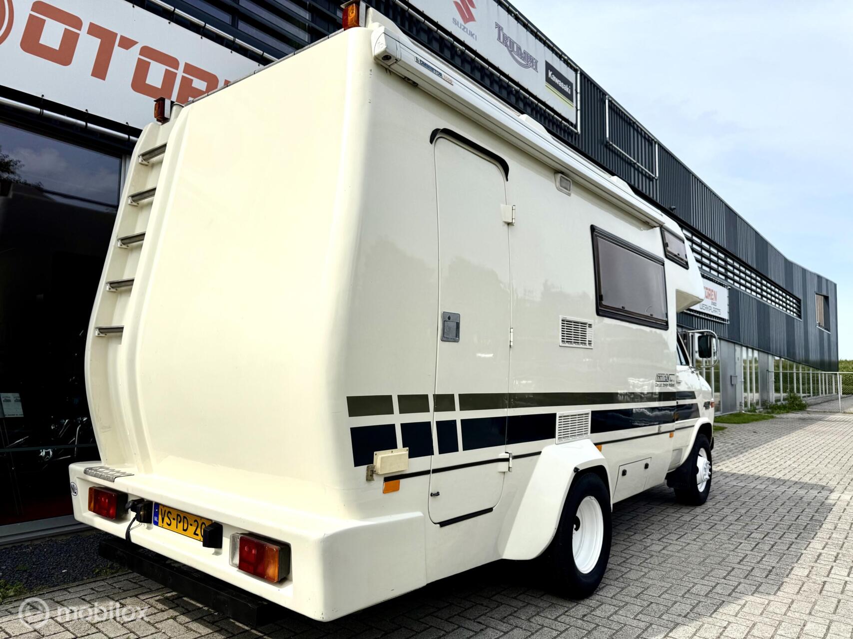 Foto van Chevrolet Chevy Van 30 D. Camper