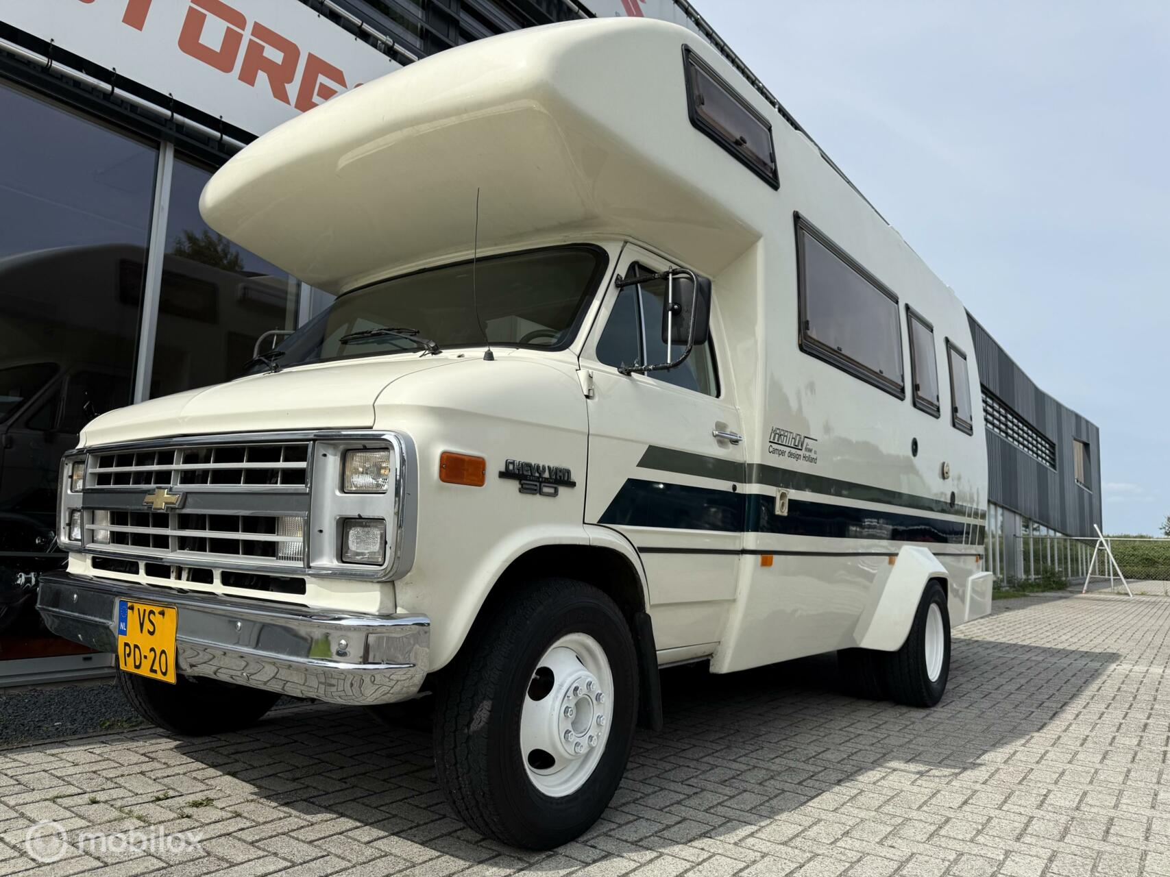 Foto van Chevrolet Chevy Van 30 D. Camper