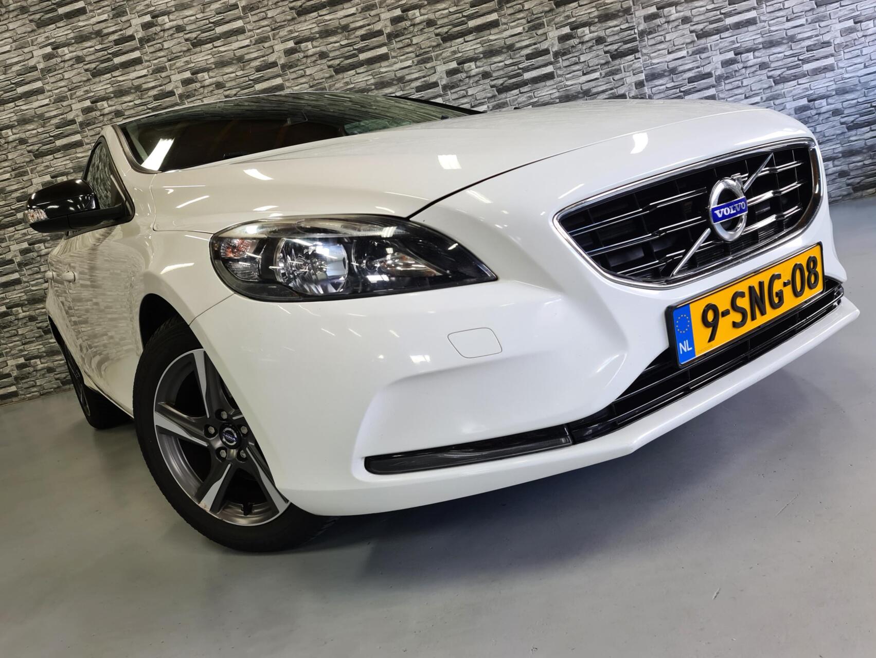 Volvo V40 1.6 D2 Kinetic *NAVI*PDC*Isofix*NAP! 2013 - voorkant