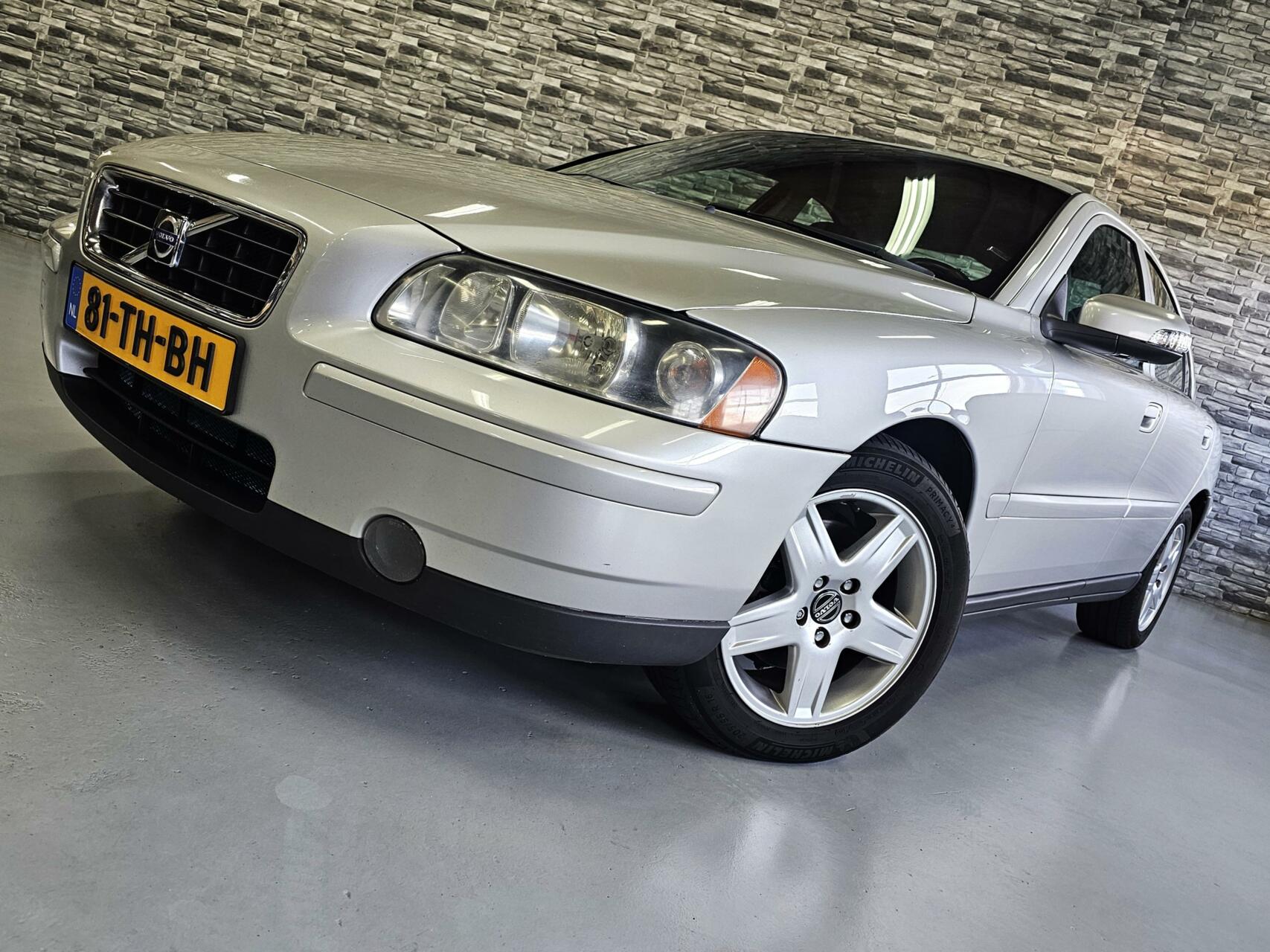 Volvo S60 2.4 Edition II 170PK! *Leder*Stoelverw*Trekhaak*! 2006 - voorkant