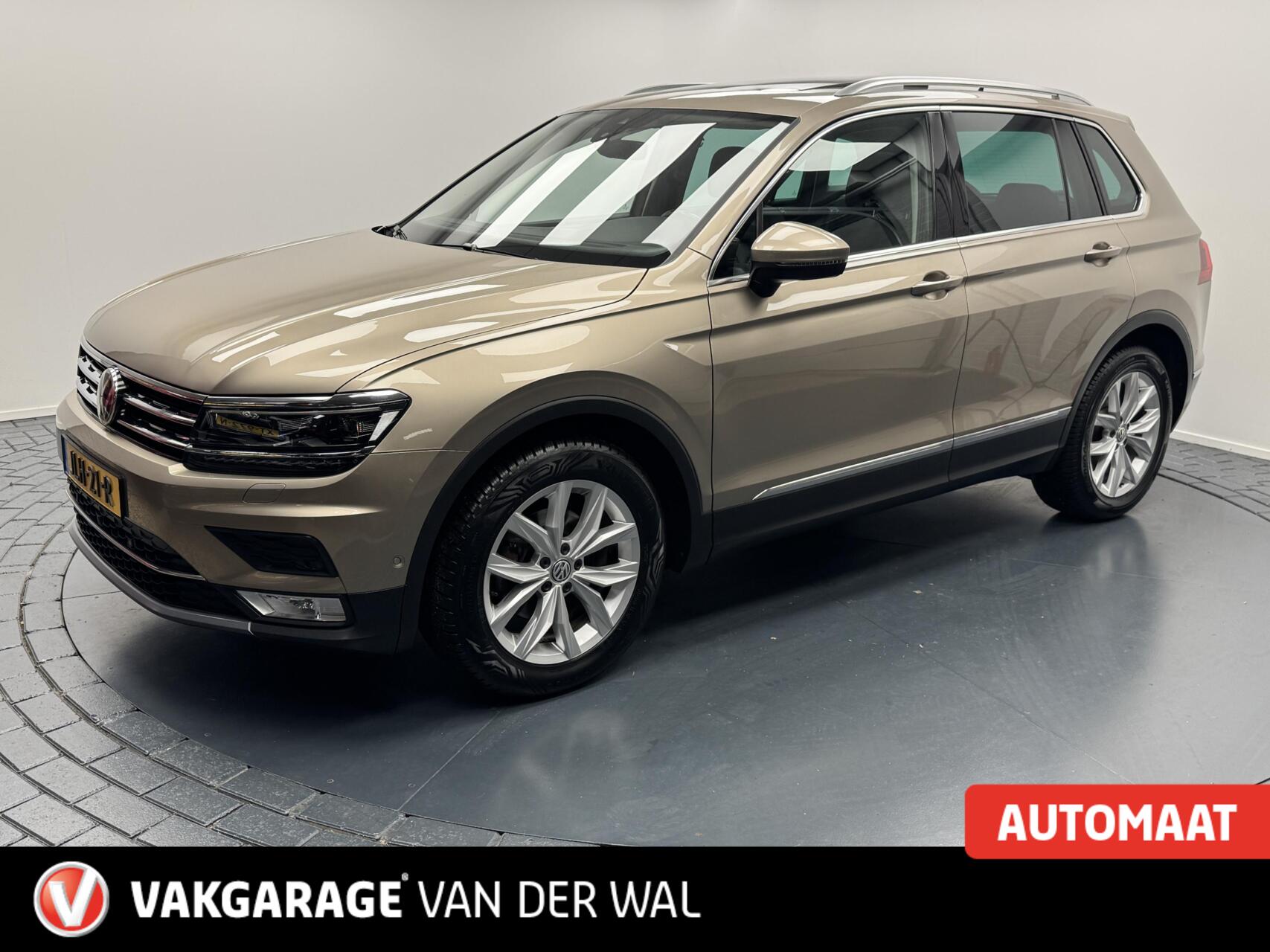 Volkswagen Tiguan 1.4 TSI DSG ACT Highline Navigatie-Adapt.Cr.contr-Clima-Carplay-360Camera-Panoramadak-Stoelverwarming-Leder-Lm18''velgen-Parkeersensoren 2017 - voorkant