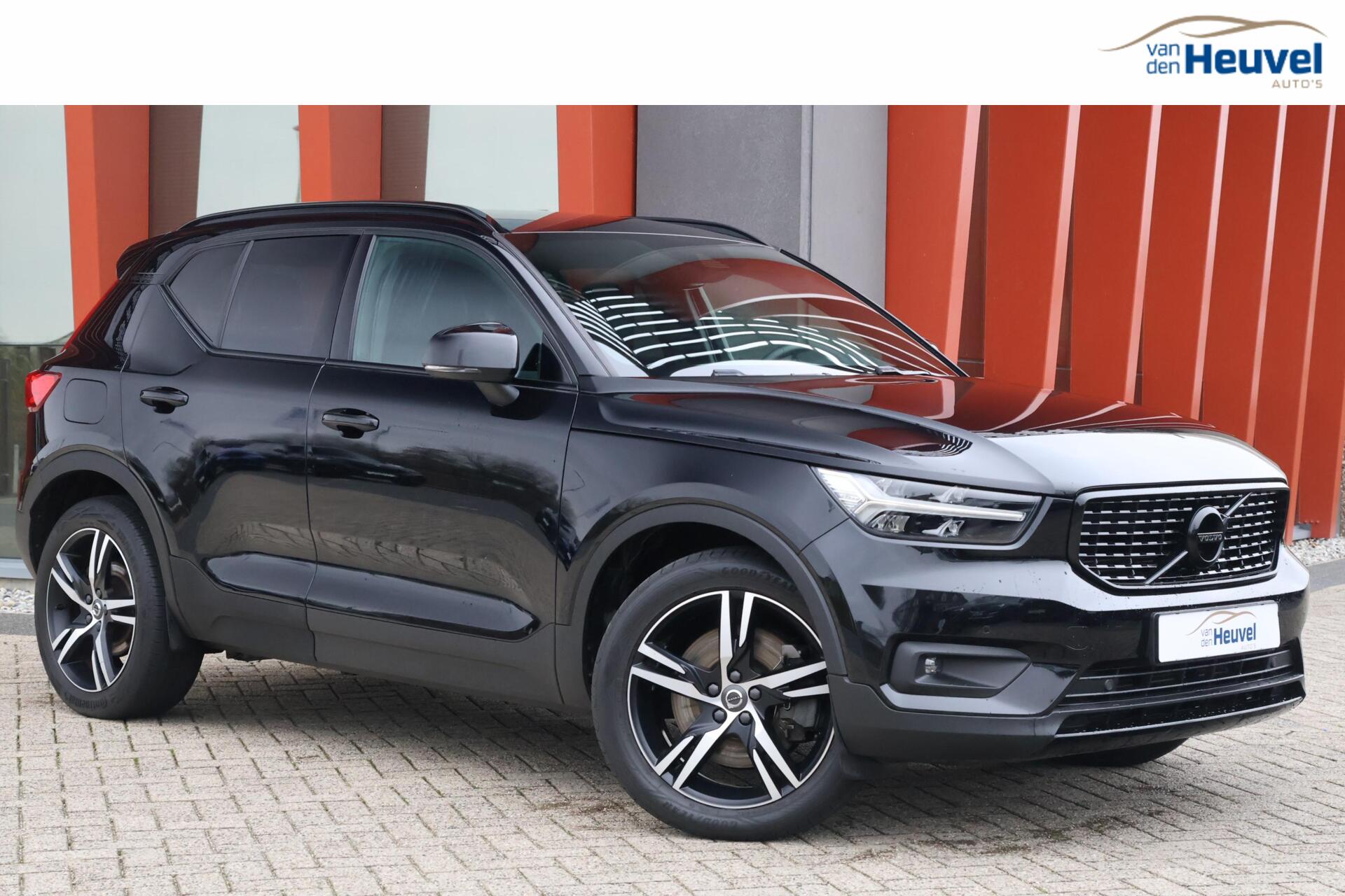 Volvo XC40 T4 Recharge Black Edition | Stoelverwarming | Leder | Parkeercamera | BLIS | Keyless 2021 - voorkant