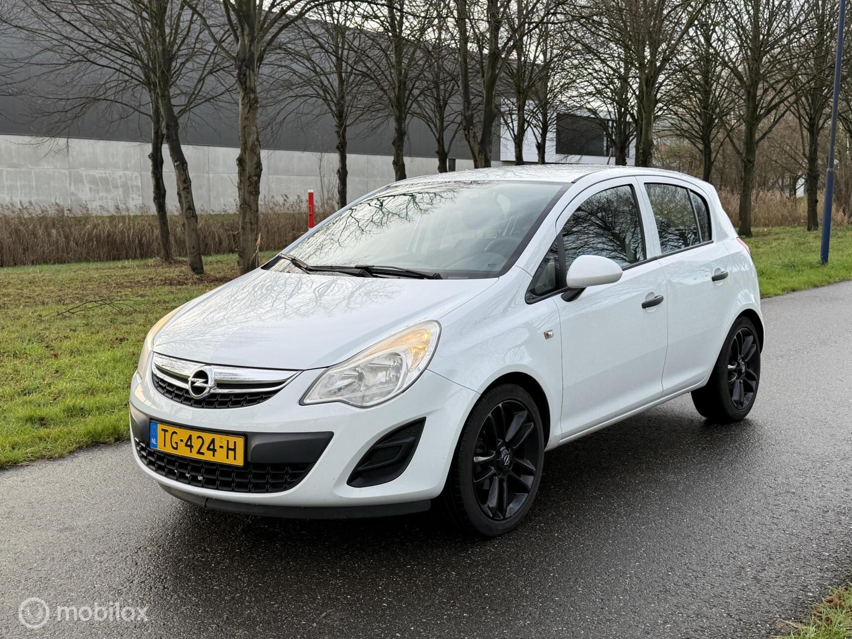 Opel Corsa 1.4-16V*NEW APK 12/26*ONDERHOUDEN*AIRCO*5 DEURS 2011 - voorkant