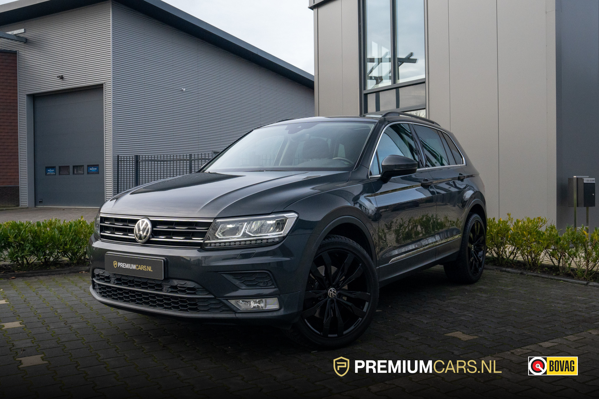 Volkswagen Tiguan 2.0 TSI 4Motion | panormadak | trekhaak 2017 - voorkant