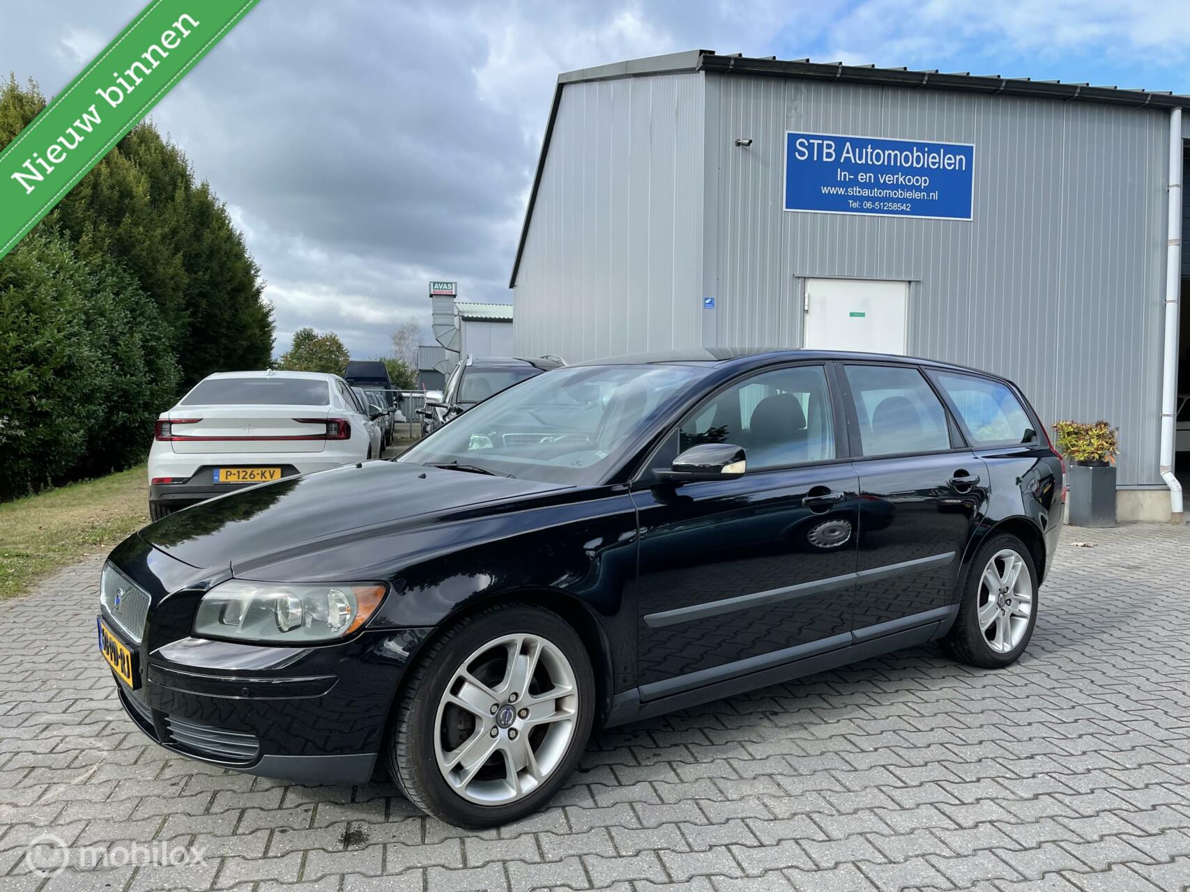 Volvo V50 2.4 Elan, 5 cilinder, nieuwe apk 2004 - voorkant