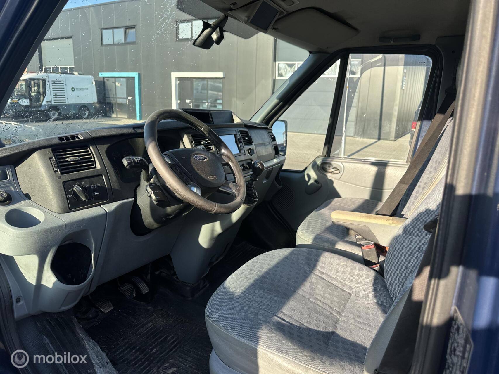 Foto van Ford Transit 350m Van 200 4.10