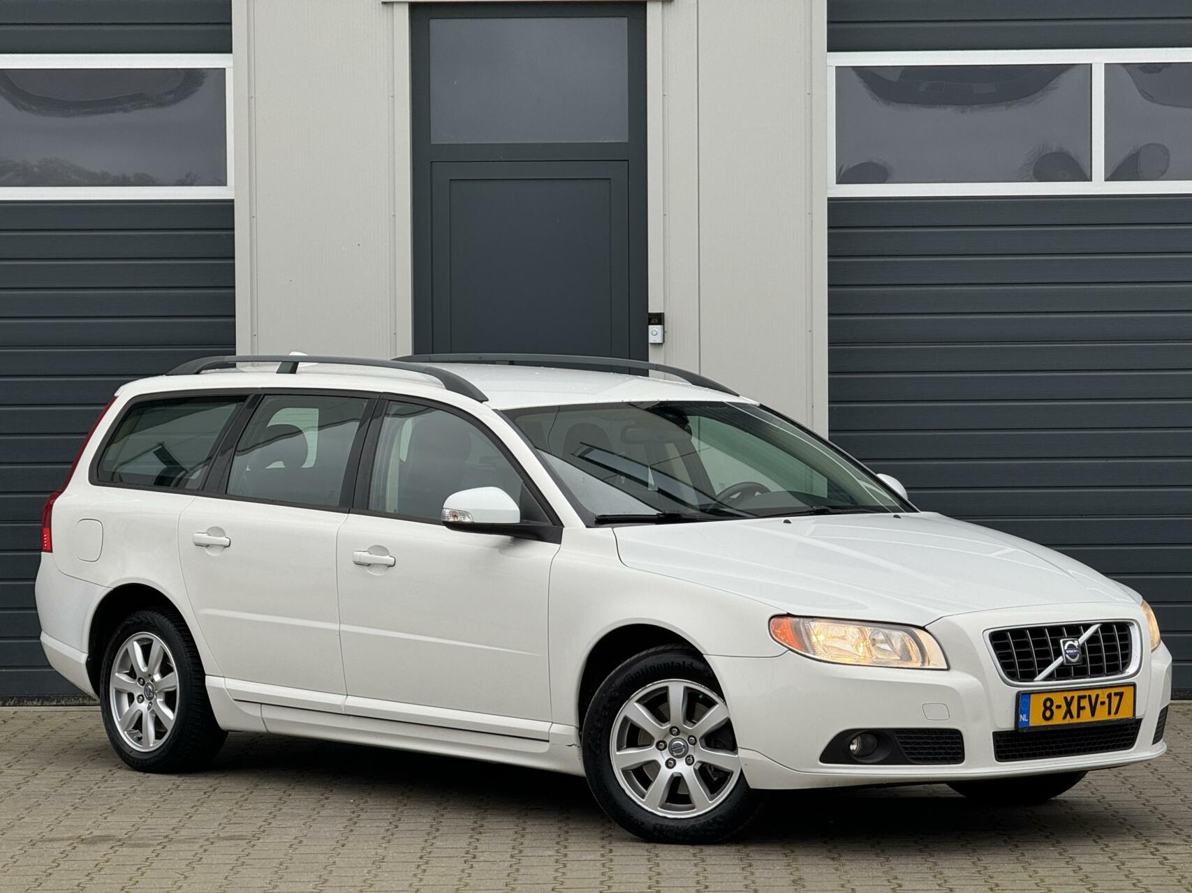 Volvo V70 2.0F Momentum / Leder / LPG 2009 - voorkant