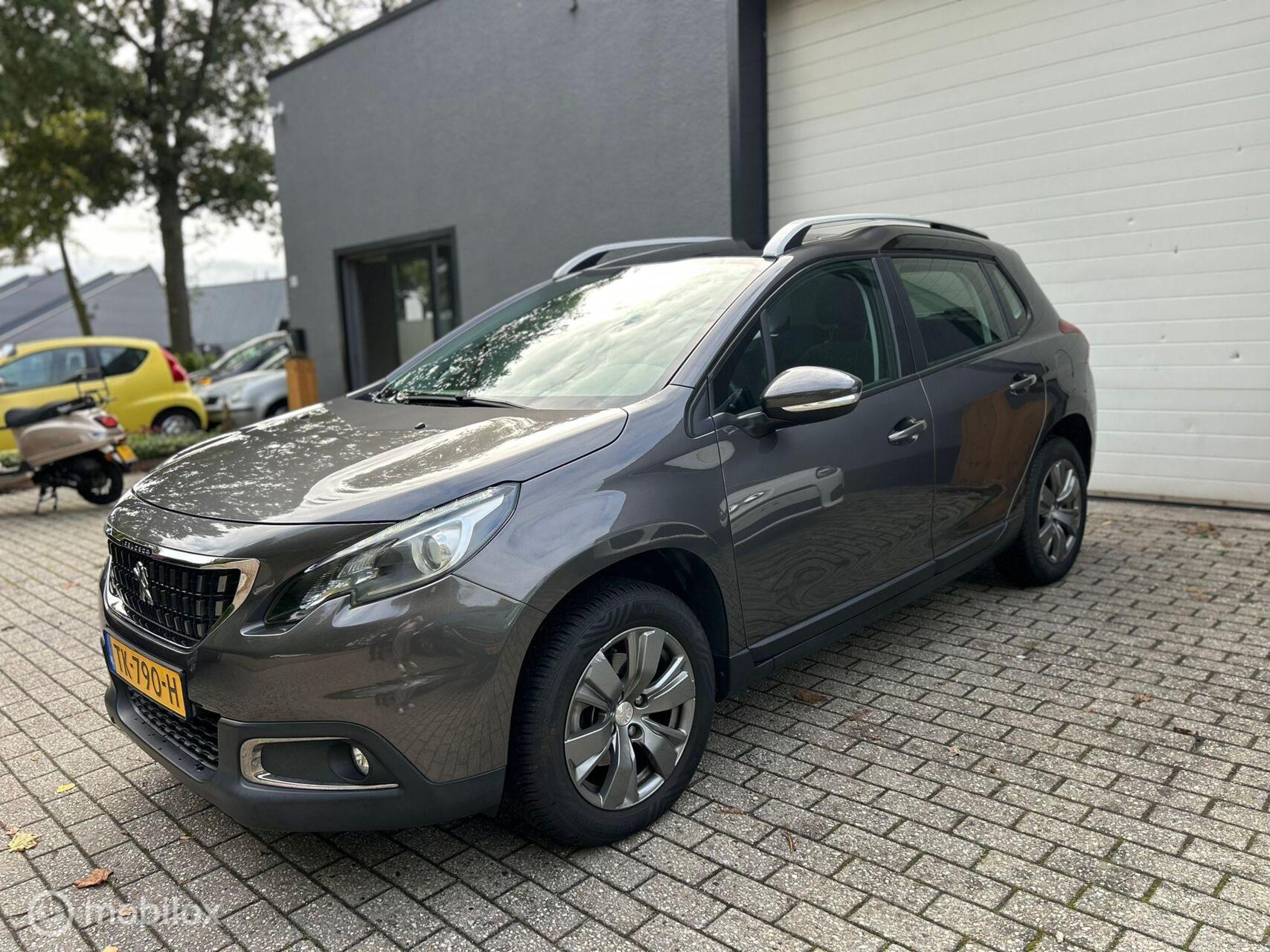 Peugeot 2008 1.2 PureTech Blue Lion /DEALER ONDERHOUDEN/NAP 2018 - voorkant