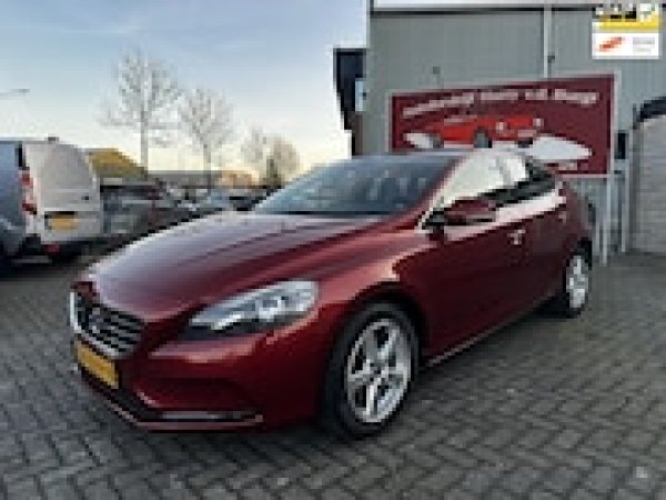 Volvo V40 1.6 T3 Momentum 2015 - voorkant
