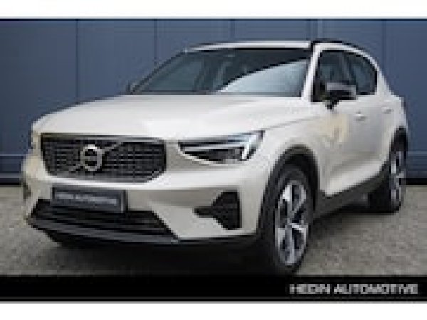 Volvo XC40 2.0 B4 Plus Dark 2025 - voorkant
