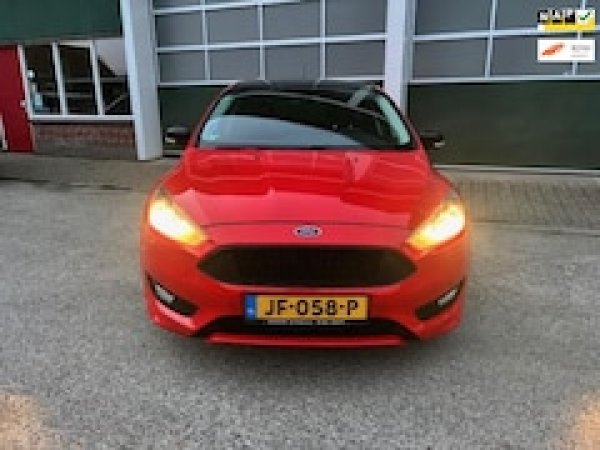 Ford Focus 1.5 Red Edition 2016 - voorkant
