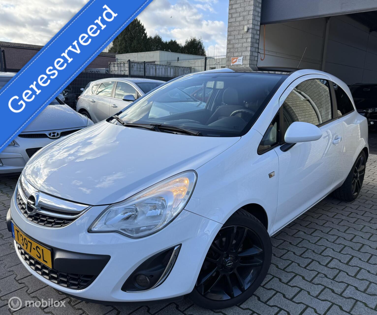 Opel Corsa 1.4-16V Business / SPORT.V / Airco / 140.000KM! 2011 - voorkant