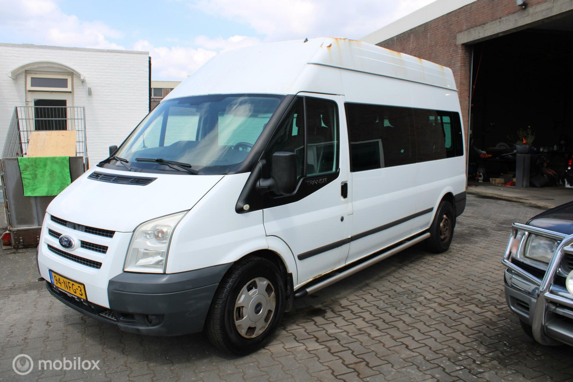 Ford Transit Tourneo 280S 2.2 TDCI motor defect rolstoellift 2010 - voorkant