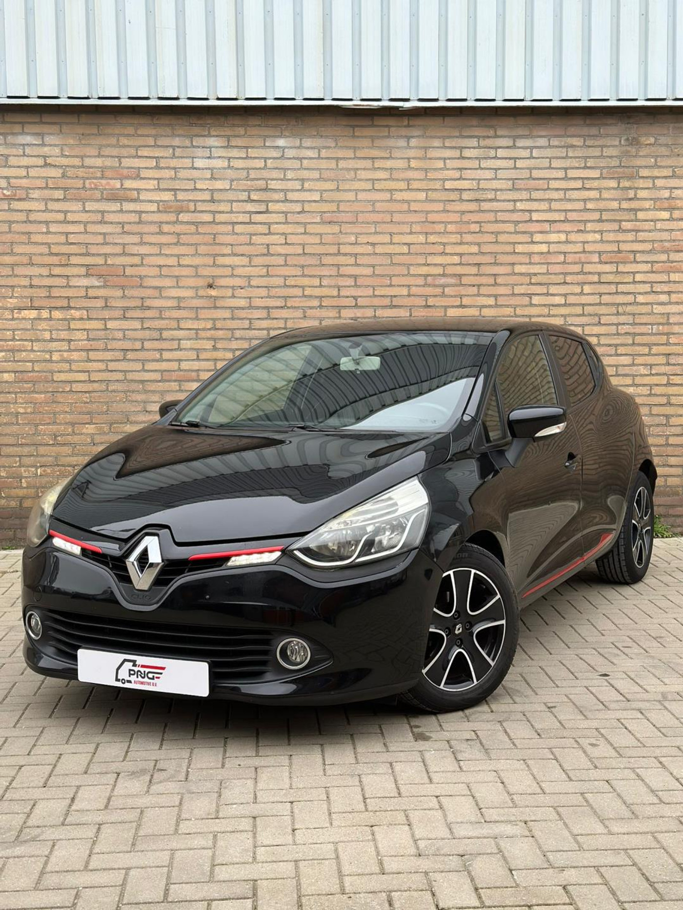 Renault Clio 0.9 TCe Dynamique CRUISE - AIRCO - NAVI 2012 - voorkant