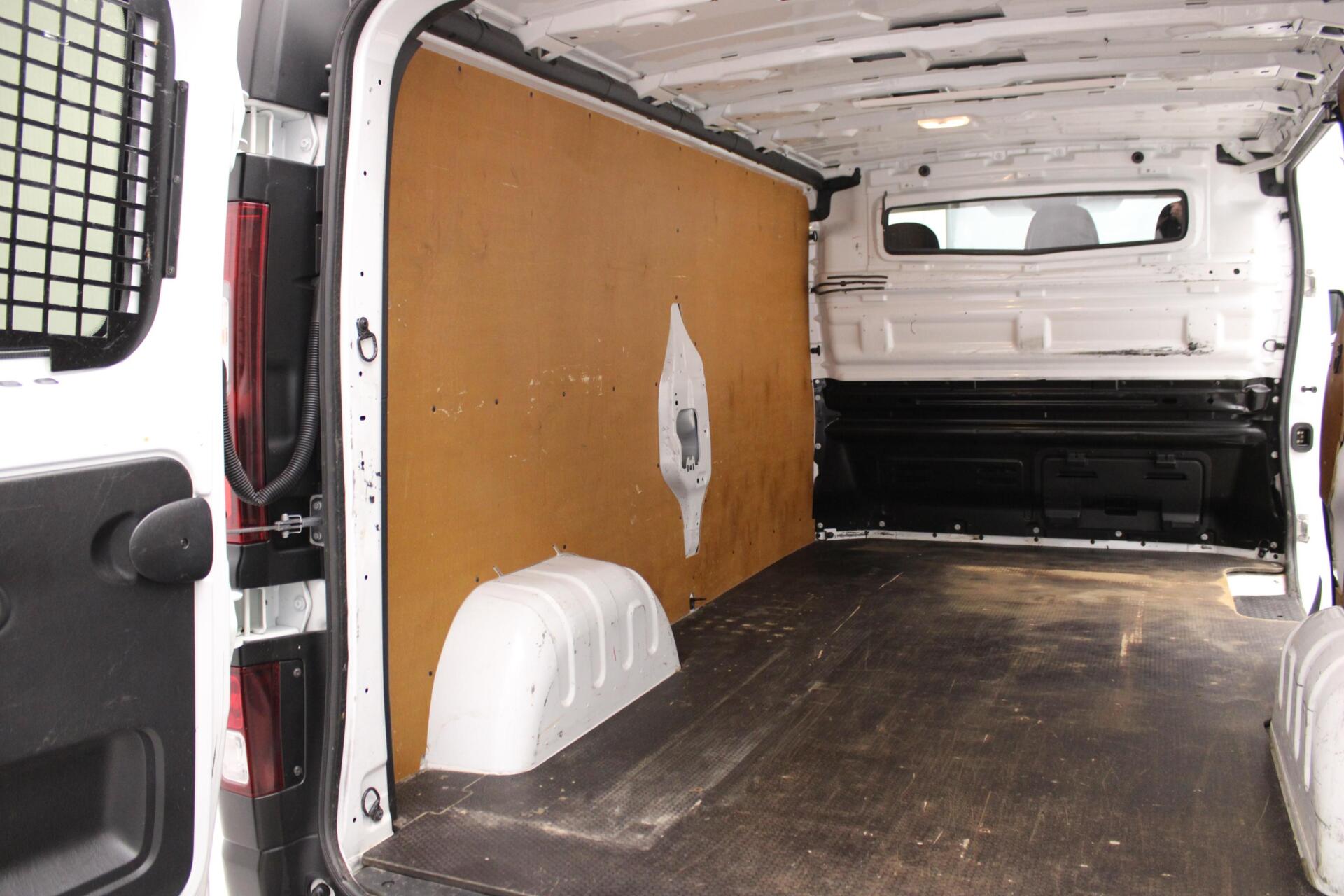 Foto van Opel Vivaro-b