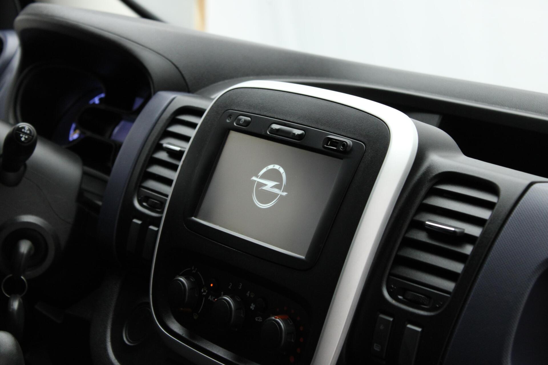 Foto van Opel Vivaro-b