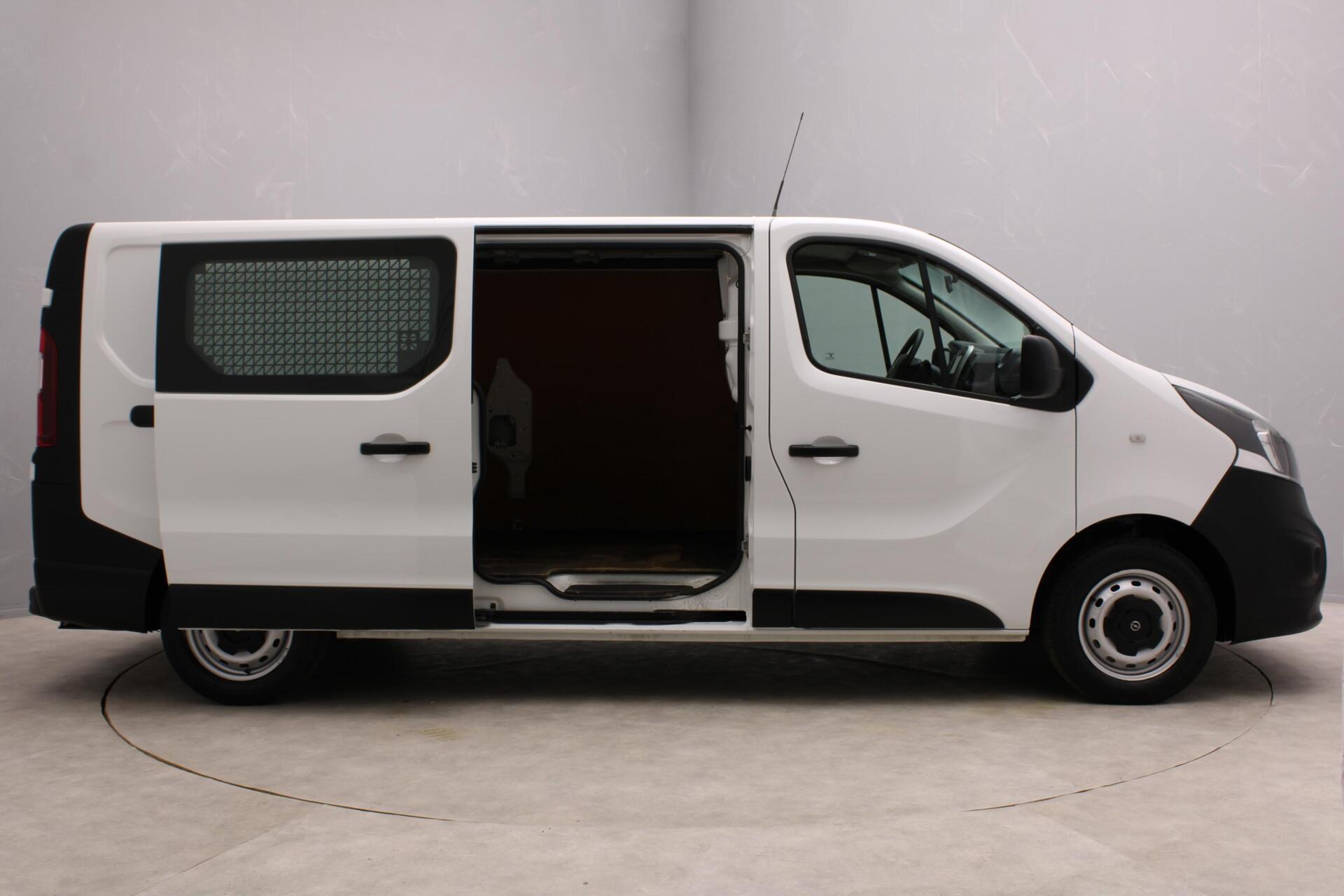 Foto van Opel Vivaro-b