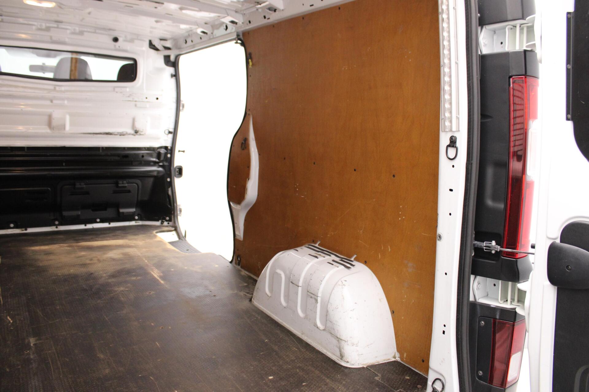 Foto van Opel Vivaro-b