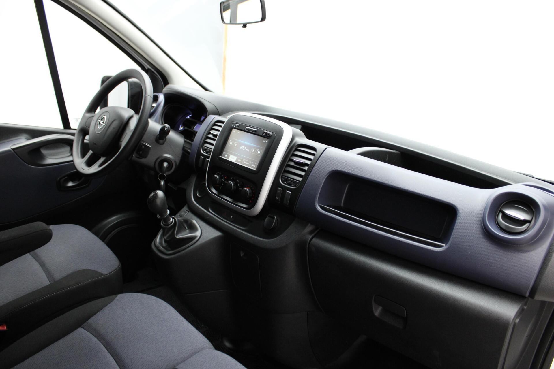 Foto van Opel Vivaro-b