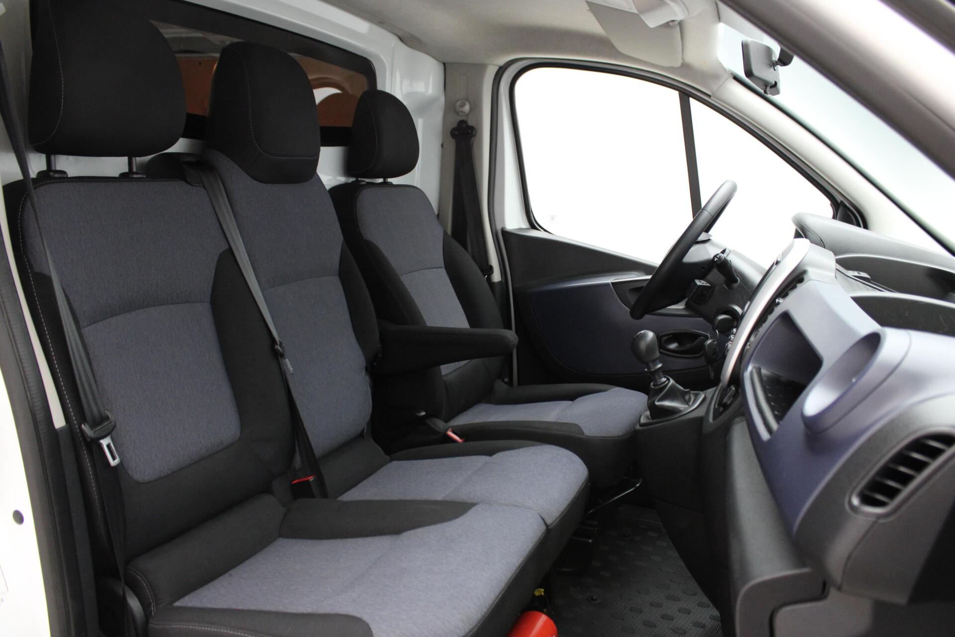 Foto van Opel Vivaro-b