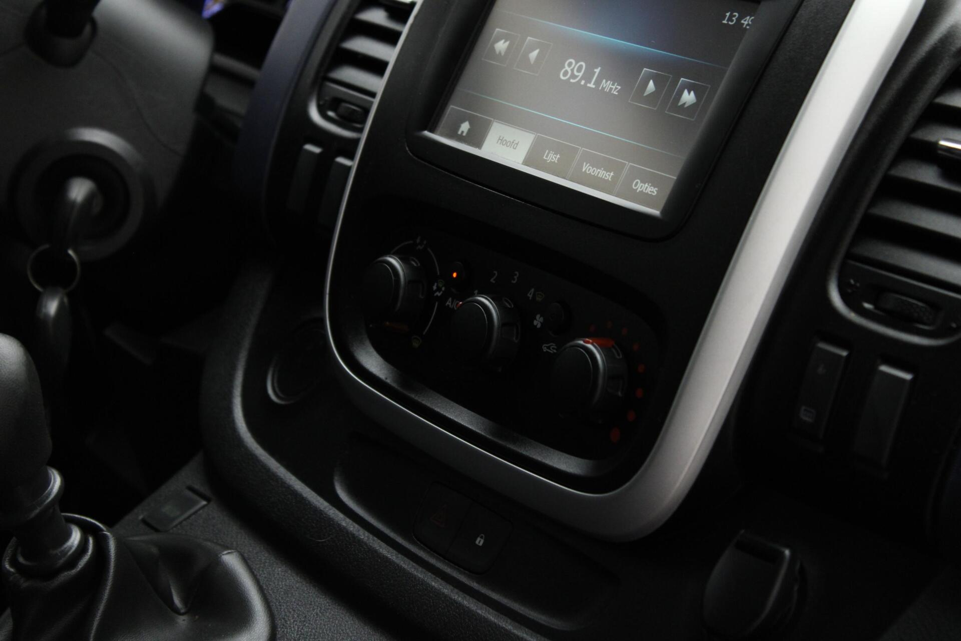 Foto van Opel Vivaro-b
