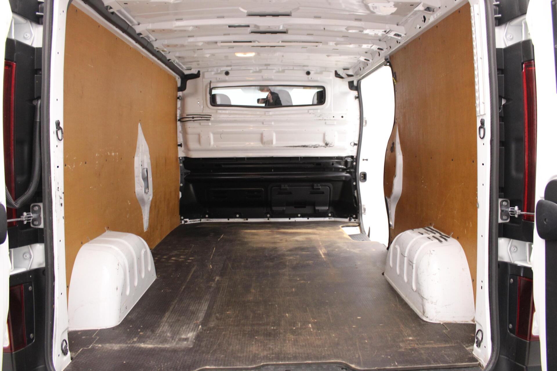 Foto van Opel Vivaro-b